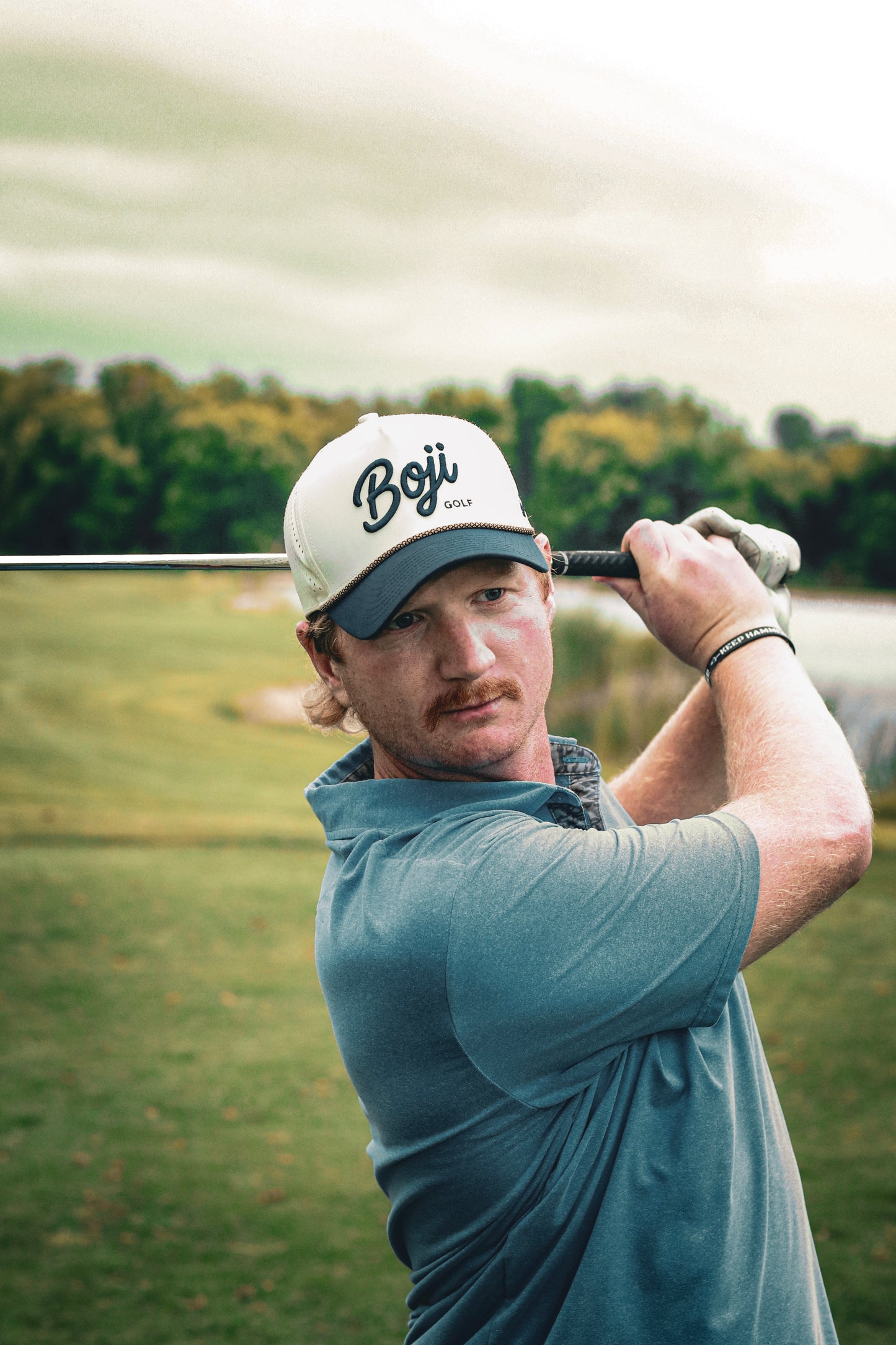 Performance Snapback - Cream/Navy