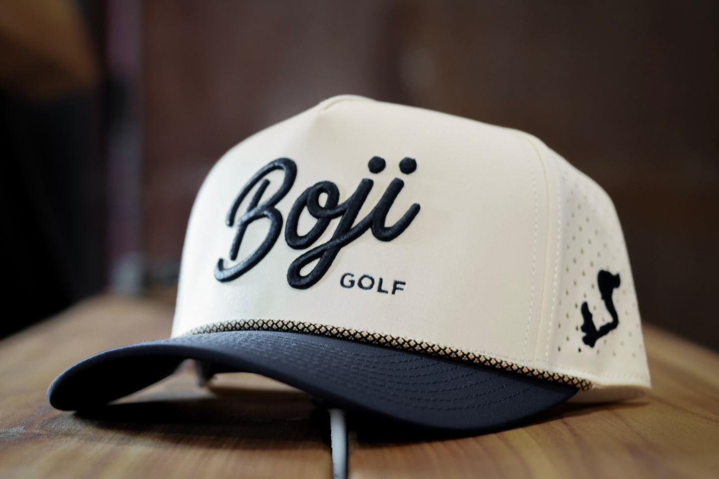 Performance Snapback - Cream/Navy